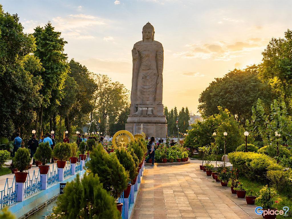 La Grande Statue de Bouddha Sarnath