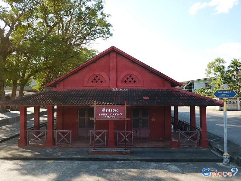 赤い建物