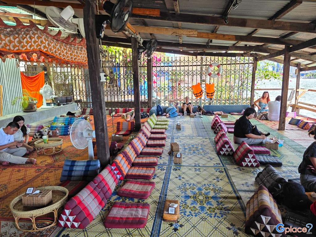 บ้านริมน้ำ  ถนนทรงวาด