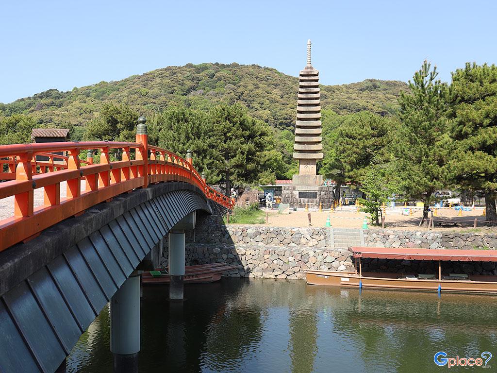 Parque Uji y Pagoda de Trece Pisos de Ukishima