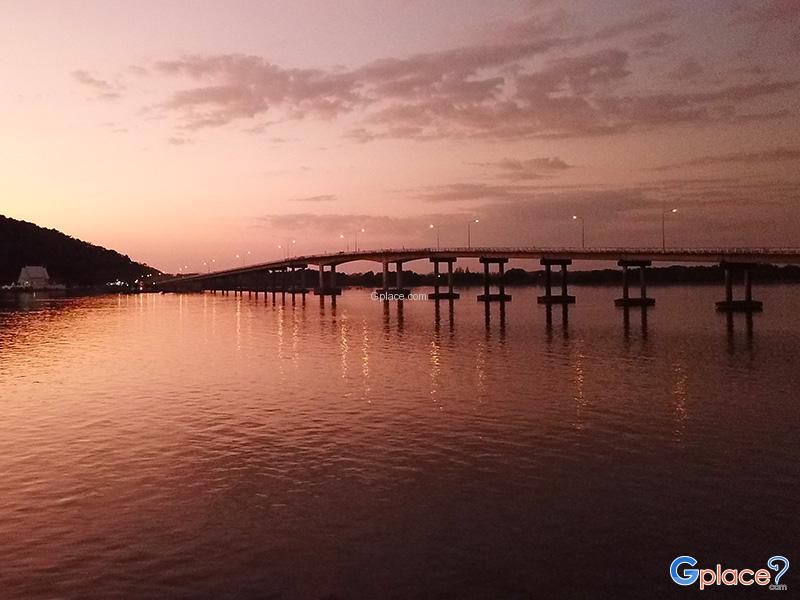 タクシンマハラート橋