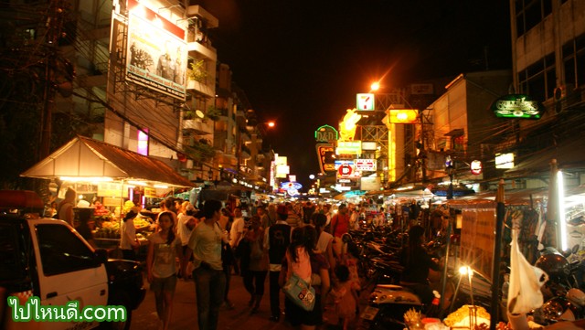 ปากทางเข้าถนนข้าวสาร ไม่ต้องกลัวความปลอดภัย เพราะปากทางเข้าคือ สถานีตำรวจชนะสงคราม