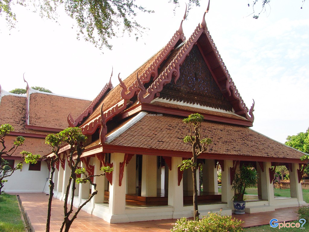 ท้องพระโรง กรุงธน (วังเก่า ปัจจุบัน คือ กองทัพเรือ)