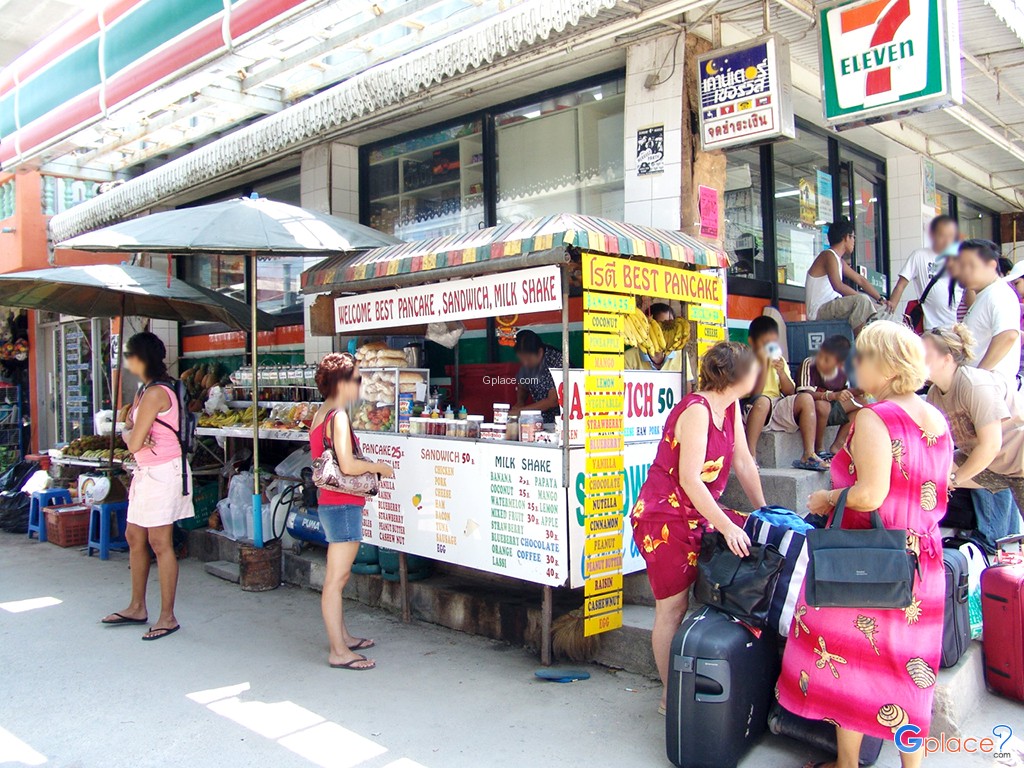 ลักษณะของร้านสะดวกซื้อ (seven)  ซึ่งเป็นร้าน ที่อยู่ทุกพื้นที่ ในประเทศไทย จริงๆ

	แนะนำให้เตรียมตุนอาหารติดกระเป๋าไว้ซะหน่อย