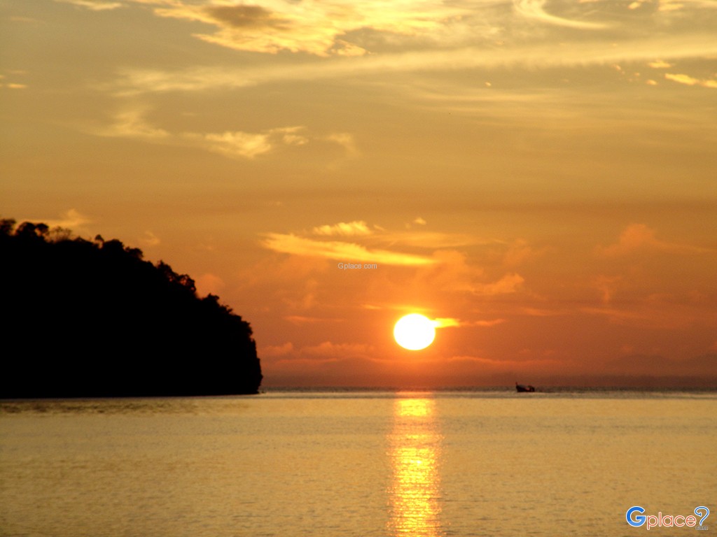 เช้าตรู่วันใหม่....พระอาทิตย์ขึ้นในฝั่งทะเลตะวันตกของประเทศไทย