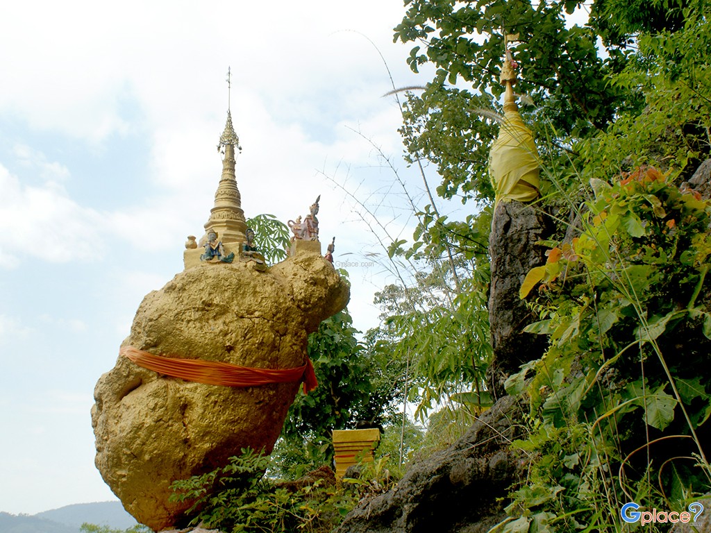 พระธาตุหินกิ่วบนดอยดินจี่