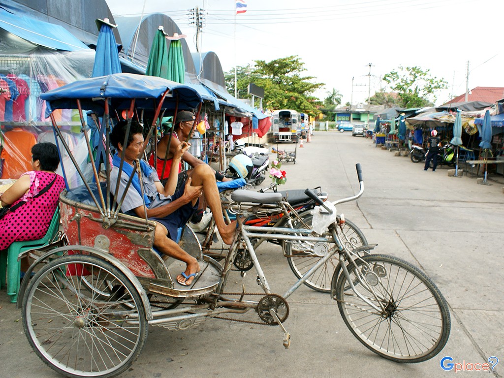 สามล้อรับจ้างหน้าตลาดสดเทศบาล