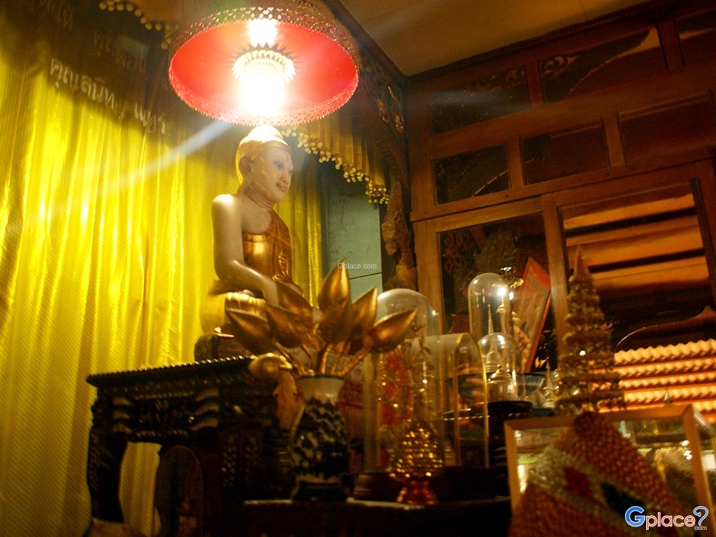 พระพุทธรูปหยกขาวศิลปะพม่า