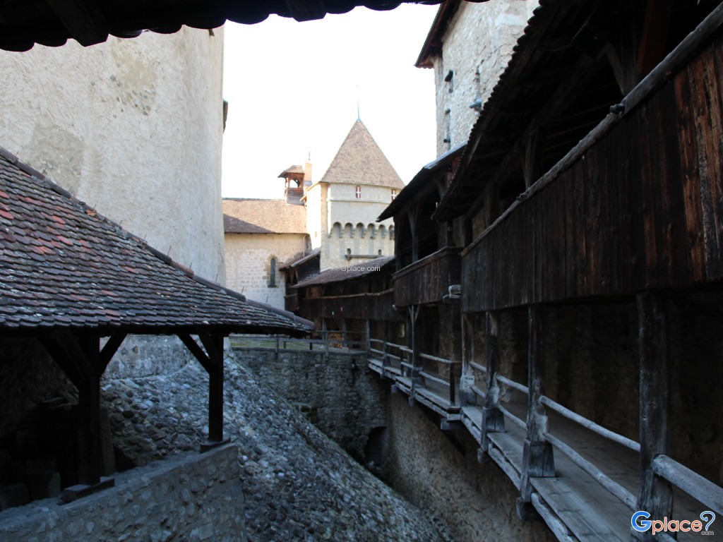 แนวทางเดินริมกำแพงชั้นใน