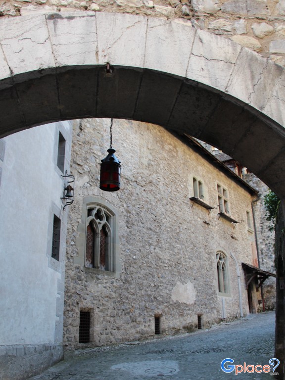 ซุ้มใกล้ประตูทางเข้าจุดที่ 1