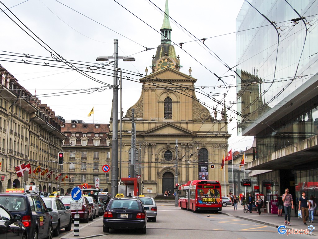 เริ่มต้นเที่ยวเมืองเก่ากรุงเบริน์ Bern Old Town
ที่นีครับ สถานีรถไฟกรุงเบริน์ จากนี้ผมก็วิ่งเข้าหา Tourist Information Center เพื่อขอ map แล้วจึงไปต่อ