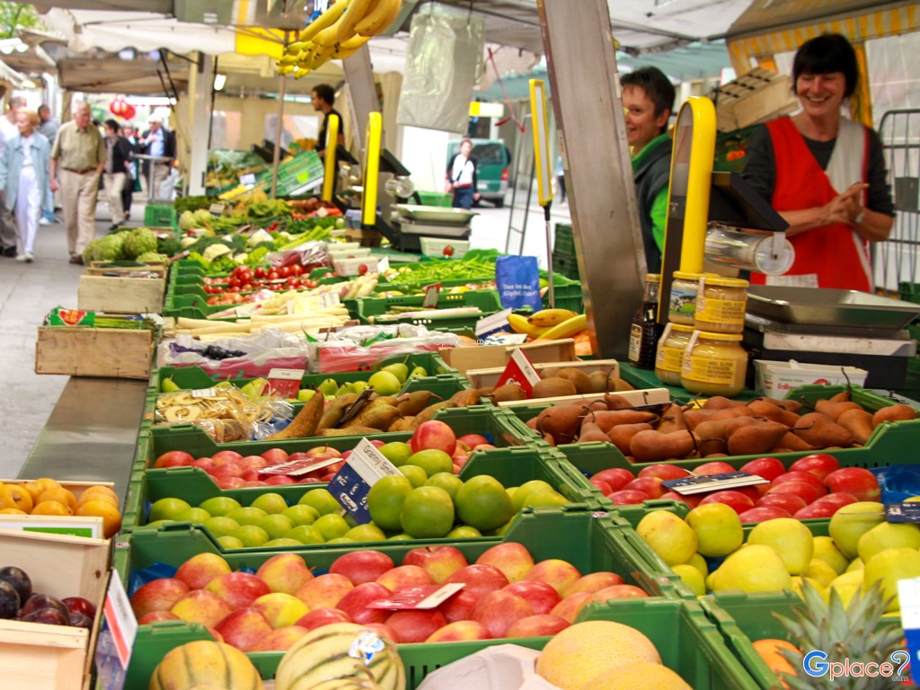 ตลาดผลไม้ดอกไม้....ทางไปอาคารรัฐสภาสวิส