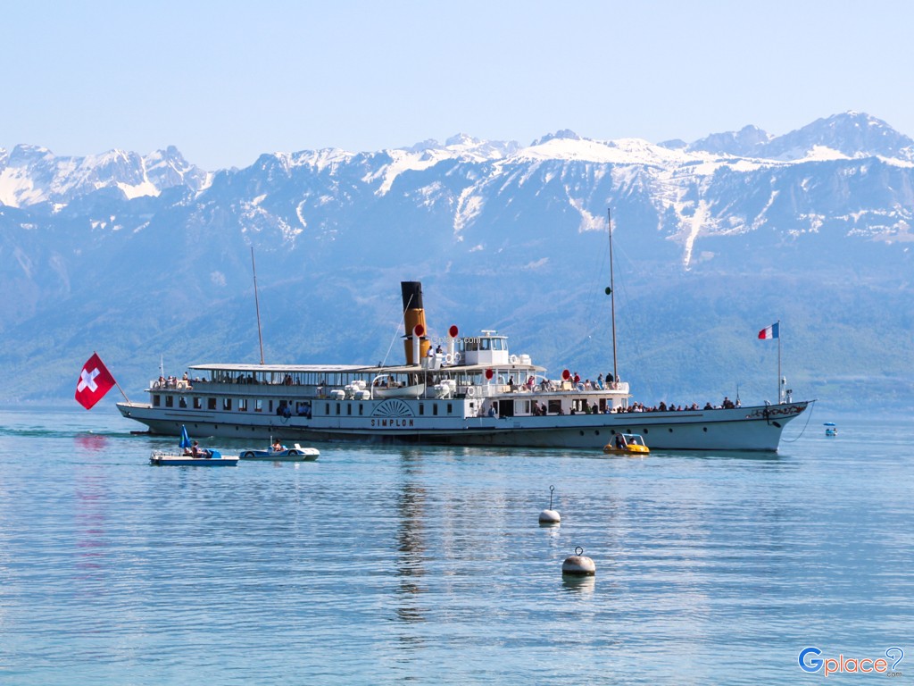 Now the cruise was coming in the perfect scene of the Alps background.