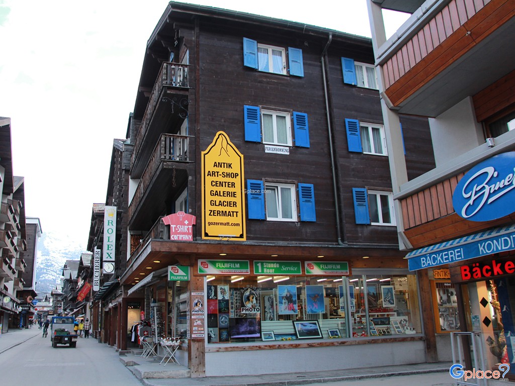 You may stay for a night and take a trip to Gornergrat in the early morning then back to the other town.
Since Zermatt is quite far from the other main cities, south of Switzerland, difficult for me to get here, I stayed for 2 nights here.
In the 2nd day, I partly took a survey to the southernmost so that found a good place of photo shooting at Matterhorn.