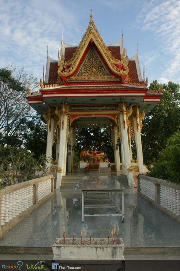 ศาลสถิตย์ดวงวิญญาณนางสาวบุญเหลือและวีรชนหลังใหม่