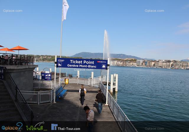 Notice the fountain, so you will get on the right way to the pier about 15-20 mins from the train station by walking.