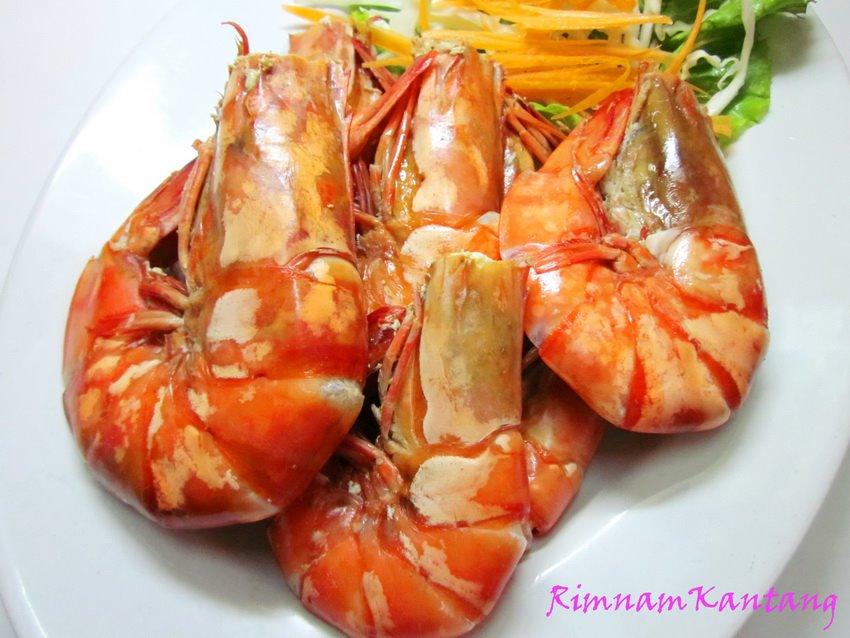 กุ้งทะเลสดๆอบเกลือ หวานของเนื้อกุ้ง เสริฟ์พร้อมน้ำจิ้มรสเด็ด