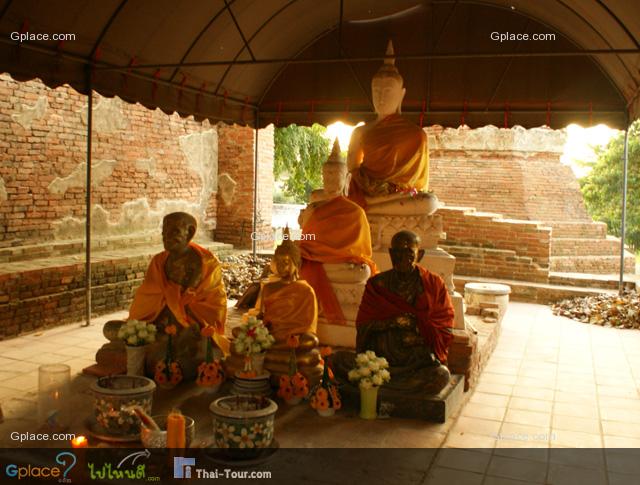 พระพุทธรูปในวิหารเก่า