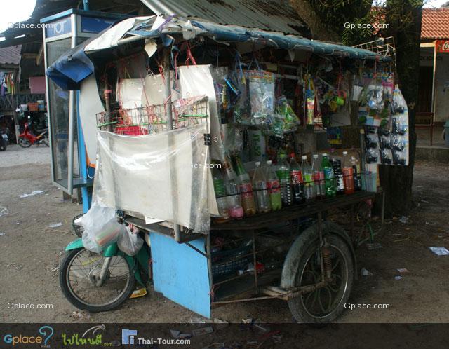 รถพ่วงขายของในหมู่บ้าน