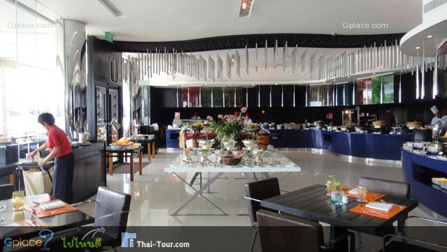 ภายในห้องอาหาร และบาร์อาหาร the Terrace @ 72