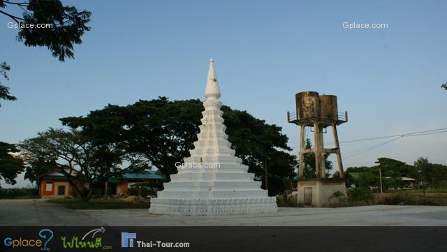 เจดีย์ขาวข้างพระอุโบสถ