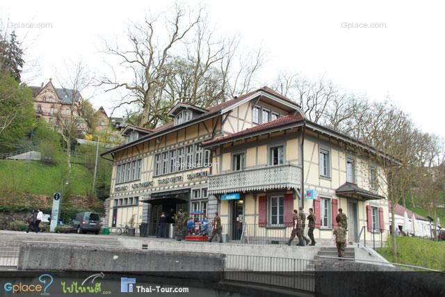 Restaurant and souvenir, near the bear park