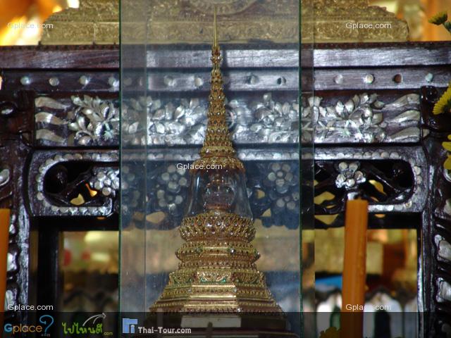 องค์พระธาตุในวิหาร