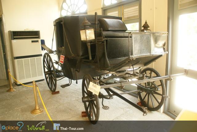 รถม้าพระที่นั่งกึ่งเก๋งถูกนำมาโชว์ในพิพิธภัณฑ์
