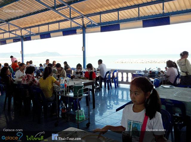 ภายในร้าน...ริมทะเล