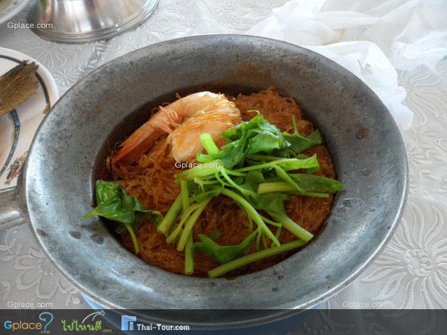 จานแรก..มาแล้ว กุ้งอบวุ้นเส้น