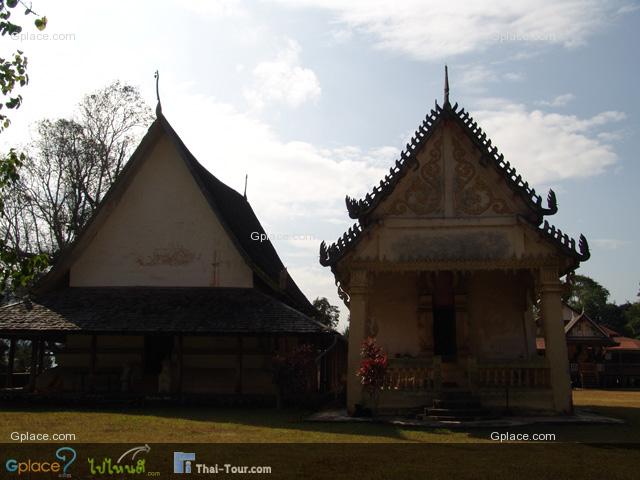 วิหารเก่า...ในมุมย้อนแสงนิดหน่อย
มีความผสมผสานระหว่างล้านช้างและล้านนา