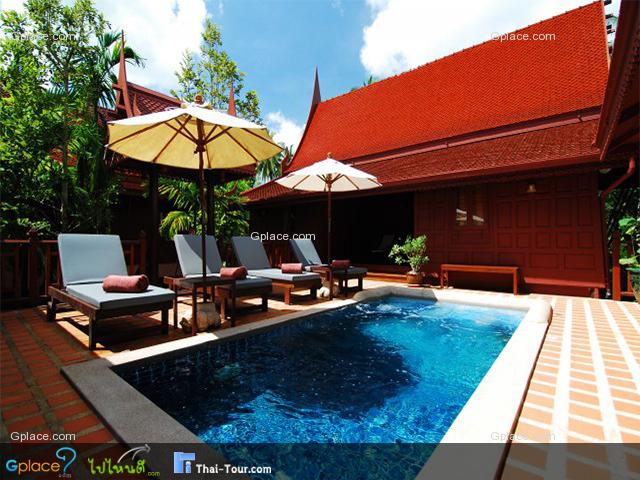 ห้อง Pool Suite อยู่บนชั้นสองของเรือนไทย อง Pool Suite มาพร้อมกับสระน้ำแช่ตัวพร้อมจากุซซี่