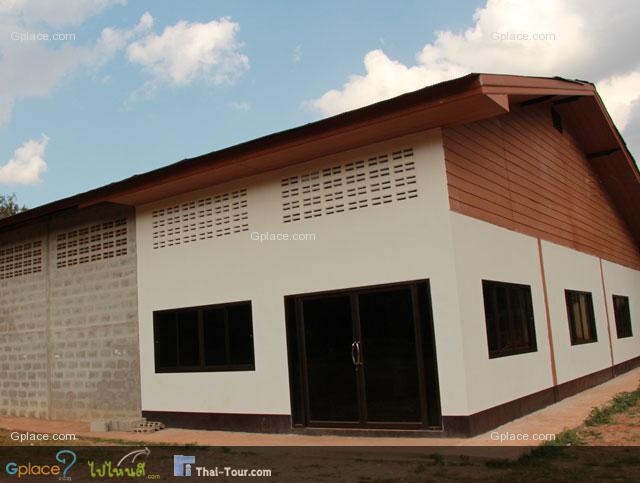 โรงงานอยู่หลังร้าน