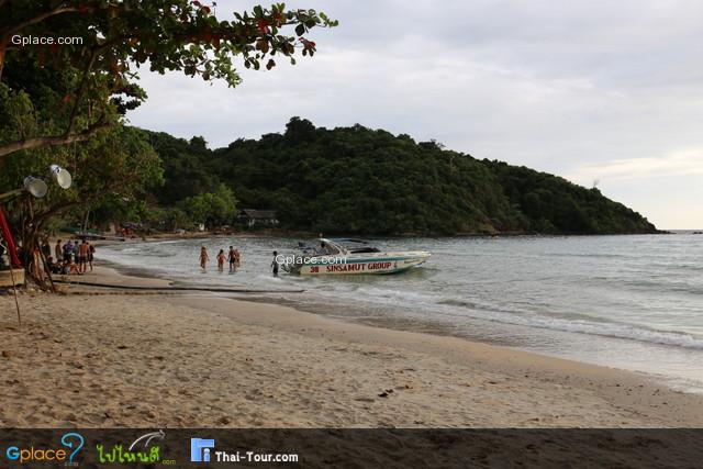 ชายหาดด้านหน้า ลิม่า โคโค่ รีสอร์ท