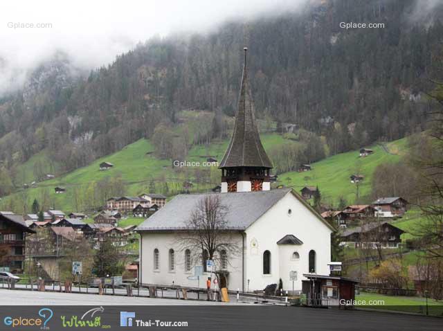 About 10 minutes by walking, I arrived here. Unknown name of the church, I called Lauterbrunen Church.