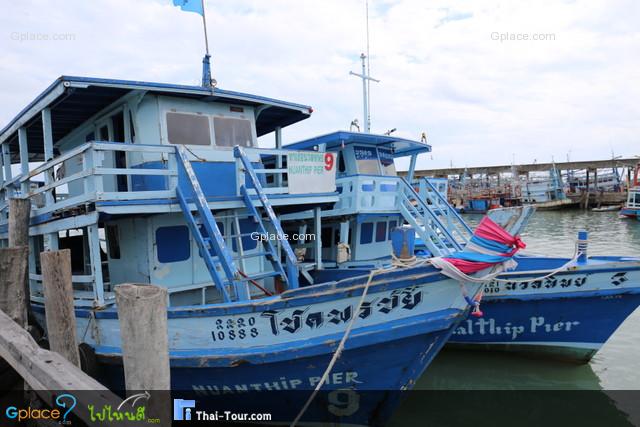 เรือที่จอดอยู๋ที่ท่าเรือนวลทิพย์