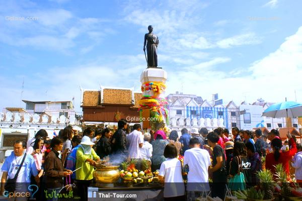 บุคคลในประวัติศาสตร์ไทย ในฐานะวีรสตรีผู้กอบกู้เมืองนครราชสีมาจากกองทัพของเจ้าอนุวงศ์ พระมหากษัตริย์แห่งเวียงจันทน์ เมื่อปี พ.ศ. 2369 