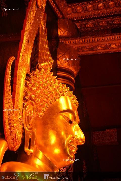 พระพุทธชินราช ได้รับการกล่าวขานว่าเป็นพระพุทธรูปที่มีพุทธลักษณะงดงามที่สุดในประเทศ