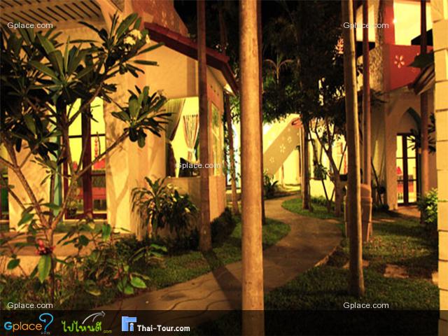 บรื้วณทางเดินเข้าห้องพัก เหมือนอยู่ท่ามกลางต่างแดน