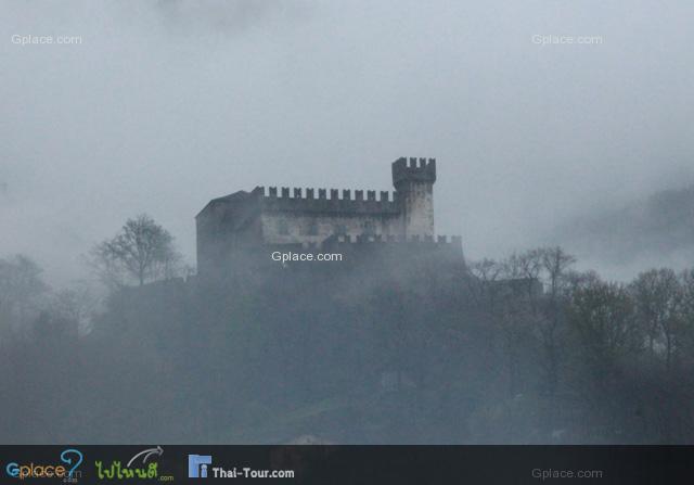 ปราสาทที่ 3 Castle Sasso
แลดูอยู่ไกลสุด...เดินไปไม่ไหวแน่