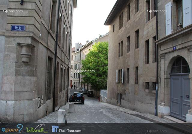 walking down to the shopping street