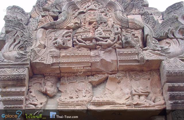 Indrajit Battle
The reliefs on the lintel depicts Indrajit, son of Ravana, shot his Nagapasa arrow which turn to be the Naga rope to fasten Rama and Lakshmana.  Ravana had Trijata take Sida to the scene of the fight on an aerial vehicle.  Puspaka, Rama's Sida took it that Rama was really dead.  Trijata tried to console her saying that a Puspaka would not float if its passenger was a widow.  As the vehicle was still floating in the air, it signified that Rama was still alive.  Meanwhile, Hanuman flew to the sea of milk to get a remedy for Rama and Lakshmana.  Fortunately, Garuda who was the enemy of the Naga happened to fly to the battlefield.  The frightened Naga released Rama and Lakshmana and fled the scene.
