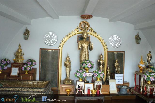 ห้องที่มีพระพุทธรูปที่อยู่ท้ายเรือของสำเภายานนาวา