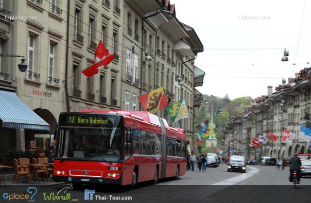 Due to limitation of time, I chose to take this red bus to the Bear Park, only a short ride i.e. 3 mins), stop at Nydeggbrucke bridge.

Bear Park: http://en.gplace.com/bear-park-bern