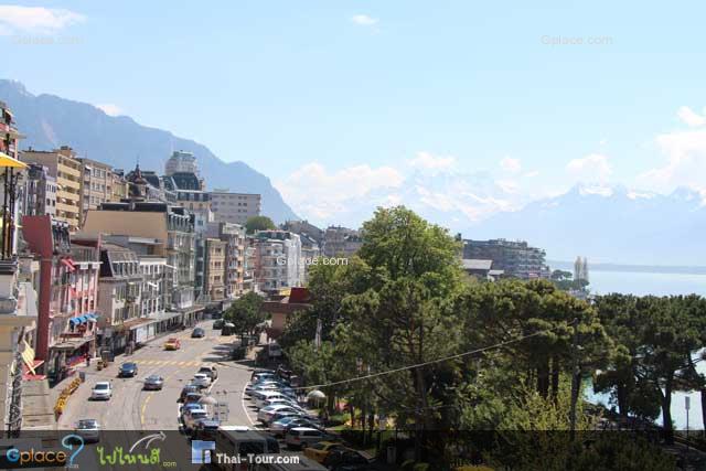 Arrived at Montreux, the train station is on the hill, so I could view part of the town.  I stayed in Montreux for 2 nights.  Coming here with a number of luggages, I'd better check in first, so getting down and finding a bus stop.