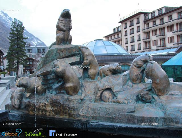 in front of the museum....beaver monument