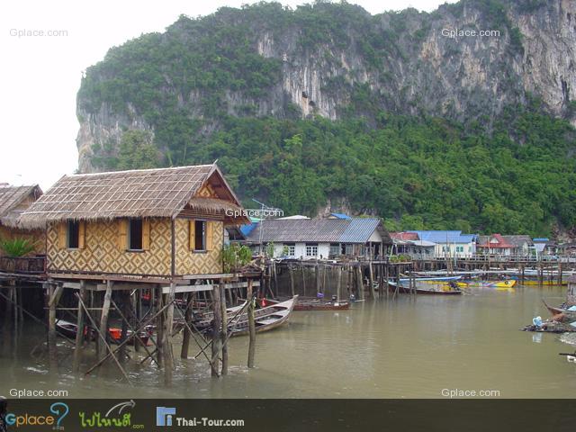 ประวัติเกาะปันหยี มีอยู่ว่า 200  ปี ก่อนหน้านี้ มีครอบครัว  3  ครอบครัว  เดินทางมาโดยเรือและได้พบเกาะแห่งนี้  ครอบครัวทั้งสาม  คือ  ครอบครัวของโต๊ะบาบู  ชาวมลายู  ครอบครัวของโต๊ะปรัง   ชาวจังหวัดตรัง  และครอบครัวของโต๊ะหลง   ชาวจังหวัดนครศรีธรรมราช  (ชาวมุสลมิ จะเรียกผู้สูงอายุ หรือผู้ที่เคารพนับถือว่า 