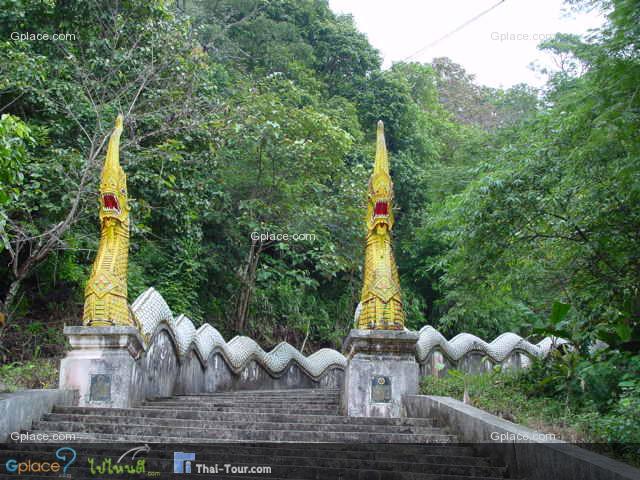 บรรไดสู่พระธาตุดอยตุง