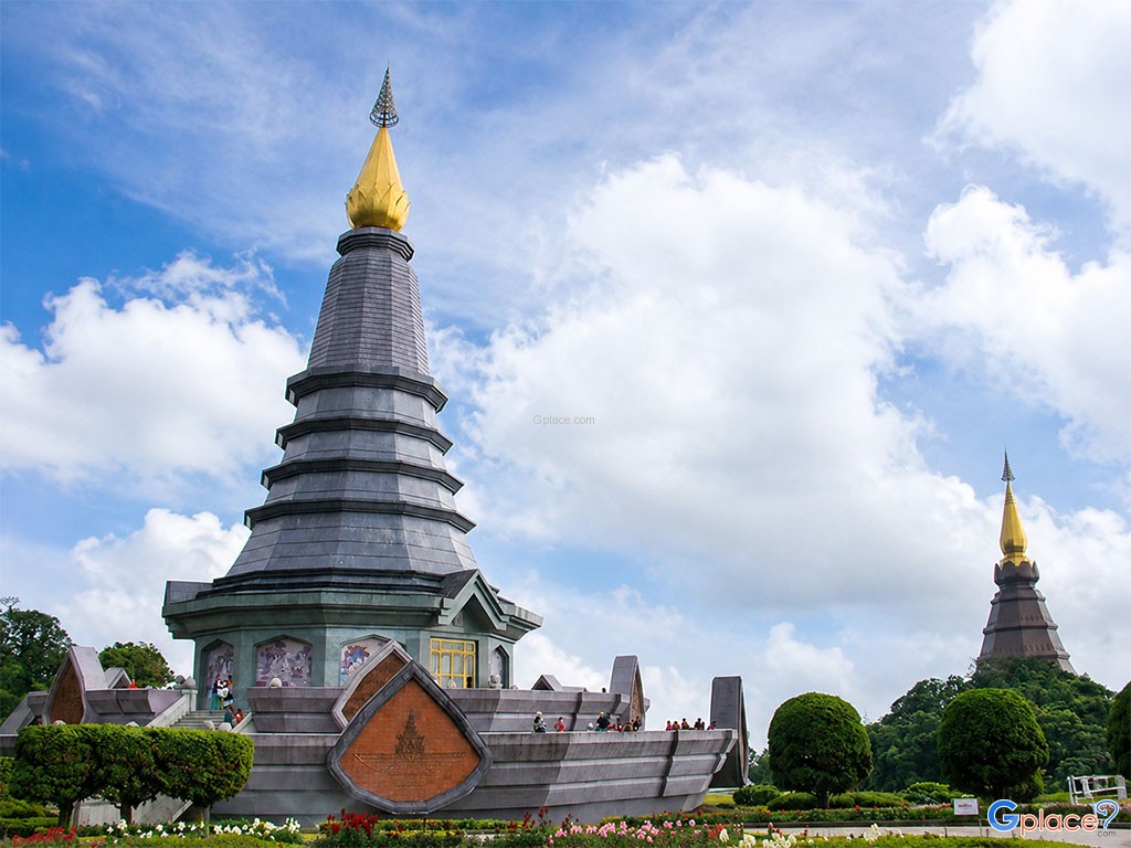 Pagoda Noppamethanedon and Pagoda Nopphonphusiri