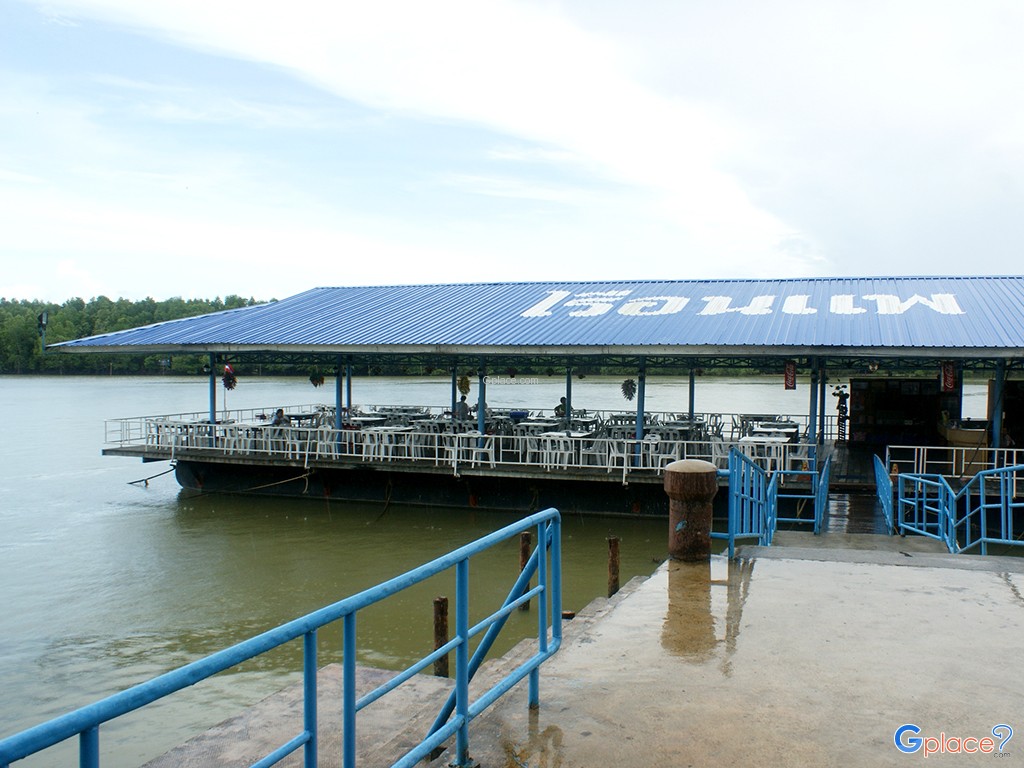 ร้านอาหารเรือนแพซีฟู้ด